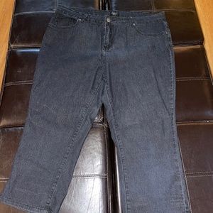 Plus size denim capris